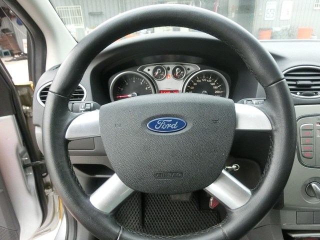 2010  福特FOCUS 1.8 汽油豪華版-計程車大張圖片